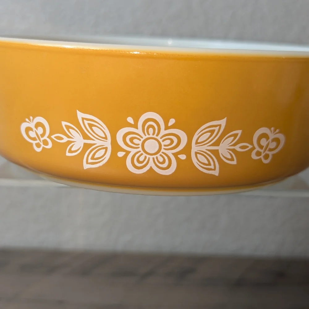 Vintage 1970s Pyrex Butterfly Gold #471 1-pint round casserole baking dish